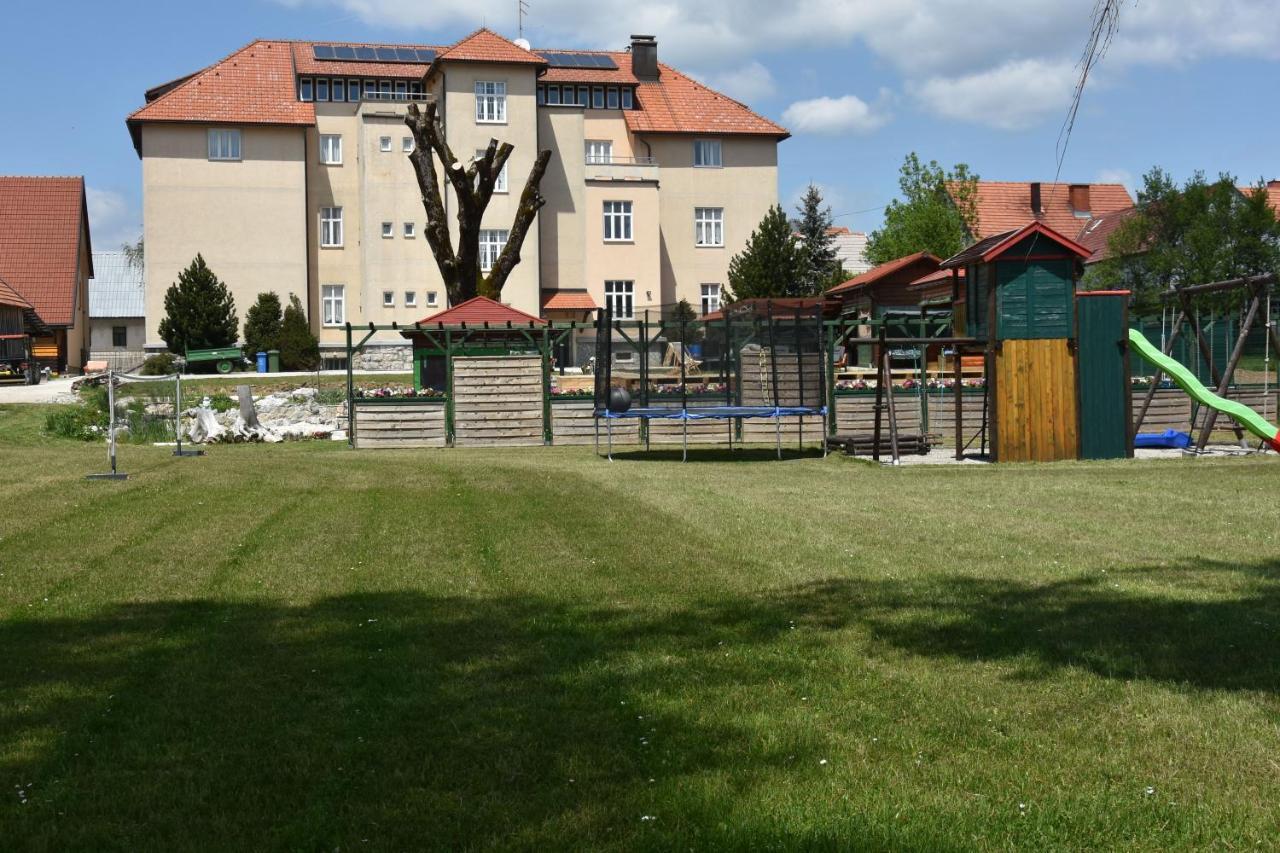 Apartments And Rooms Kod Eli Ravna Gora Kültér fotó