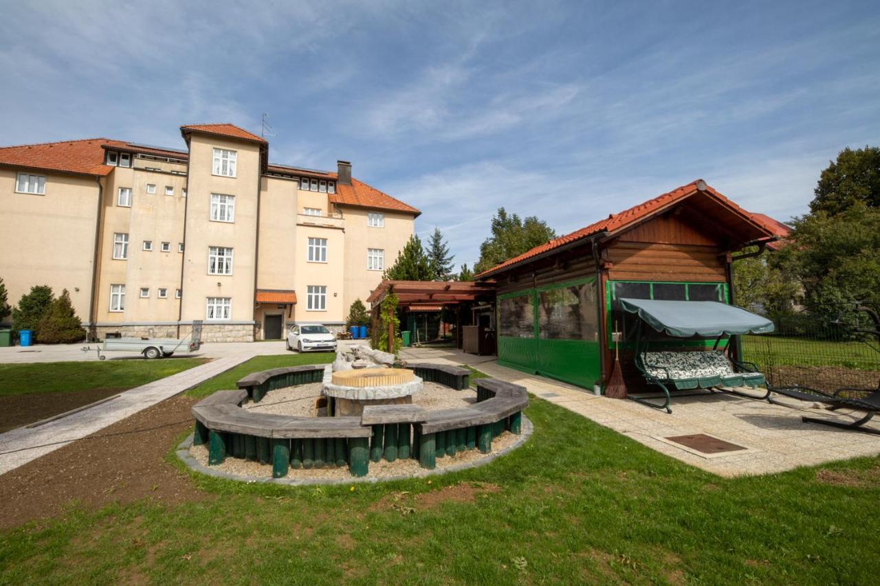 Apartments And Rooms Kod Eli Ravna Gora Kültér fotó